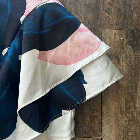 White Floral Elegant Dress - Picture 4 of 6